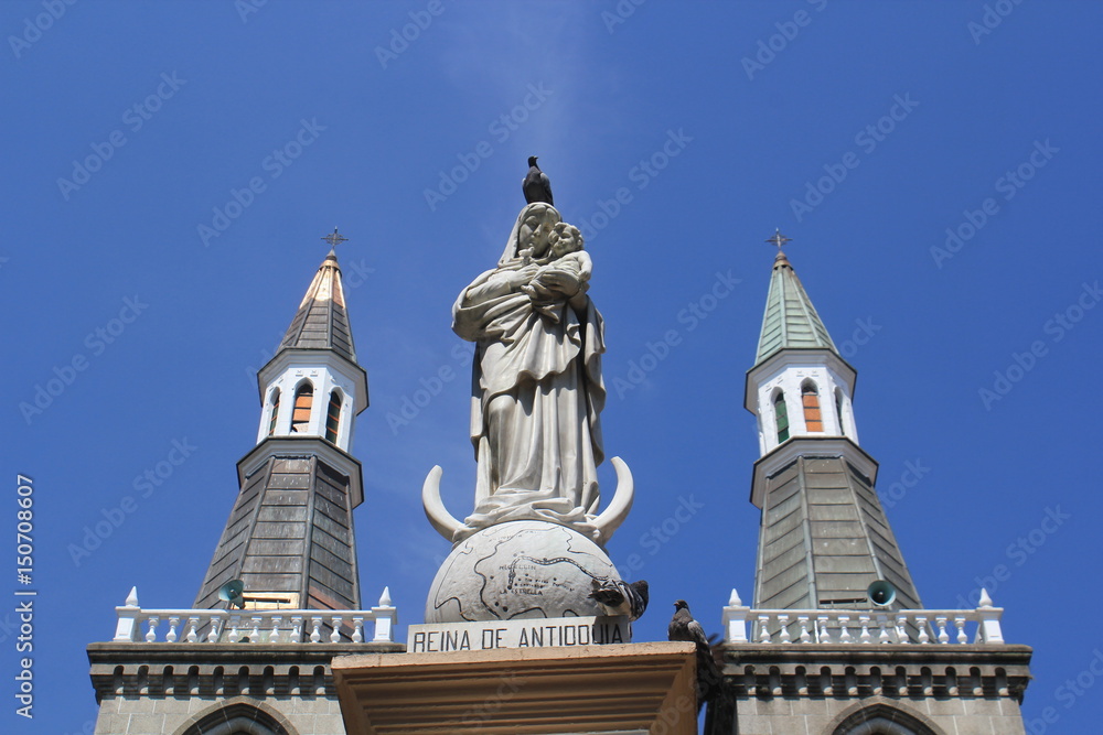 Monumento a Nuestra Señora del Rosario de Chiquinquirá. La Estrella, Antioquia, Colombia.