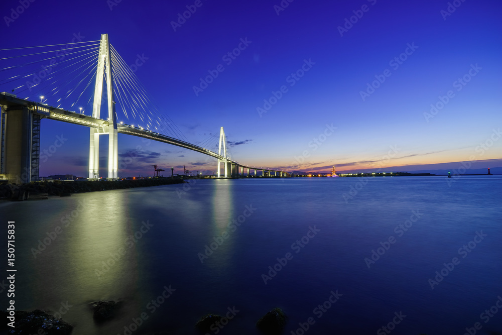 Fototapeta premium 新湊大橋とマジックアワー
