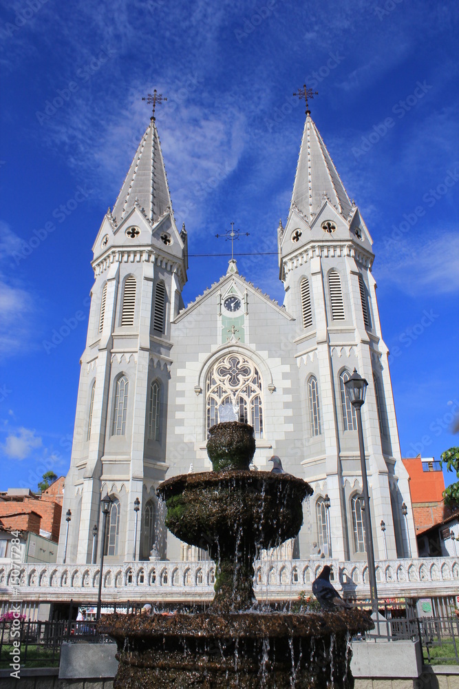 Iglesia Parroquial de Nuestra Señora del Rosario. Donmatías, Antioquia, Colombia.
