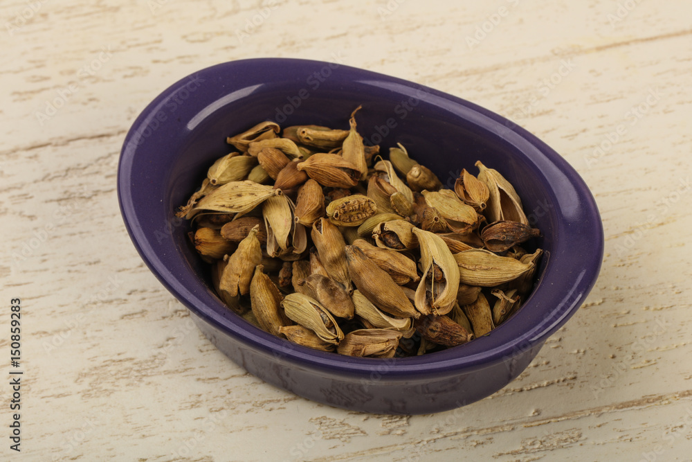 Fototapeta premium Dry cardamom seeds