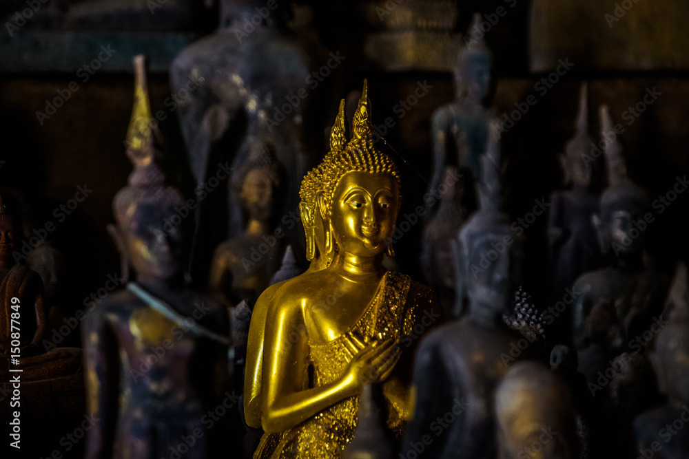 Fototapeta premium Golden Bhudda statues