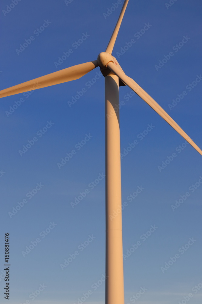 Eolienne isolée Eolienne isolée