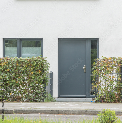 Moderne Haustür in anthrazit photo