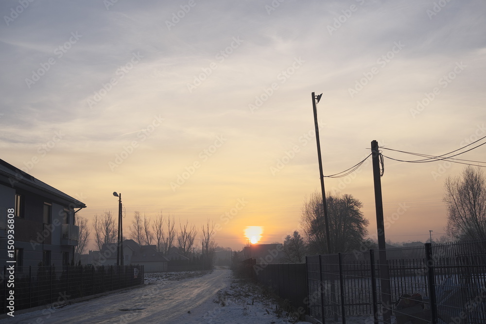 zimowy wschód słońca - obrazy, fototapety, plakaty 