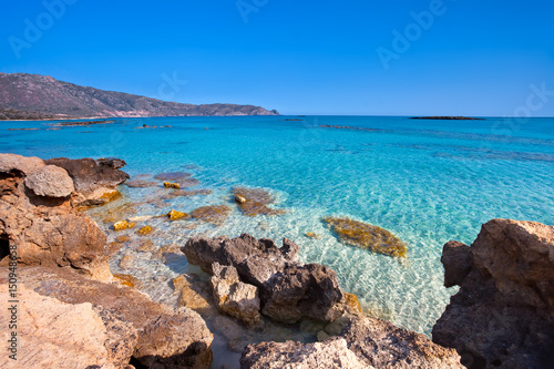 Wakacje na Krecie w Grecji. Idealna plaża Elafonisi z krystaliczną wodą. © rogozinski