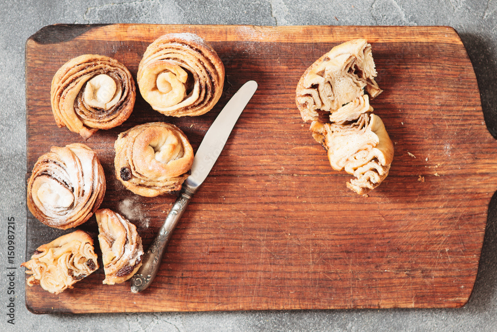 Fototapeta premium Fresh baked cruffin