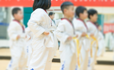 Ingelijste posters Vechtsport Chinese tieners oefenen taekwondo samen  © snvv