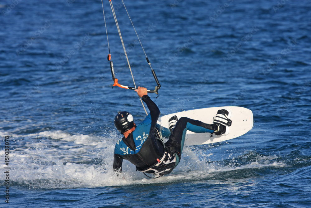 Naklejka premium kitesurfer doing a loop