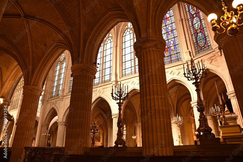 Nef de l'église Saint-Germain-l'Auxerrois à Paris, France