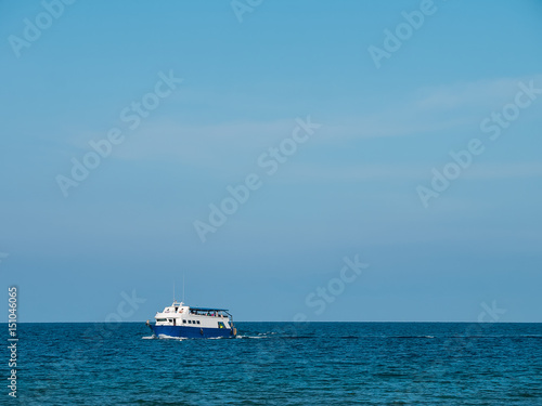 Running boat on the sea © suwatsir