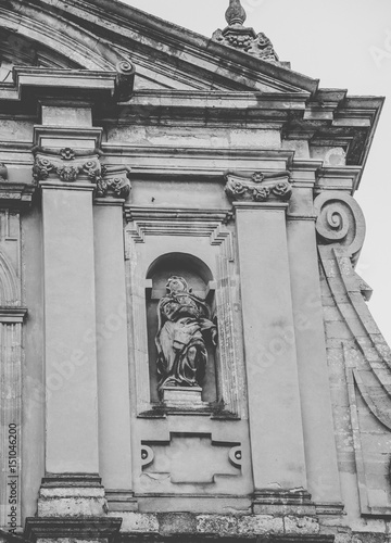 Архитектура старинного Иезуитского собора Петра и Павла. Украина, город Львов