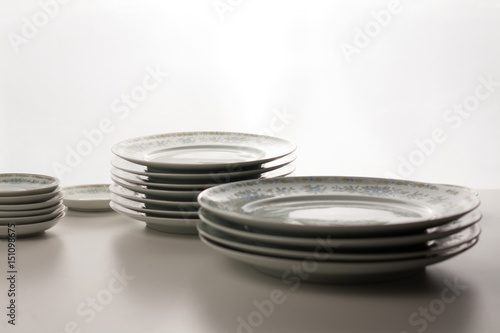 pratos de porcelana photo