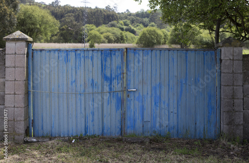 Blue door © paula sierra