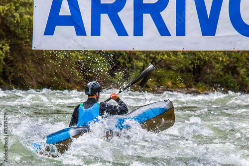 kayak all'arrivo di una gara photo