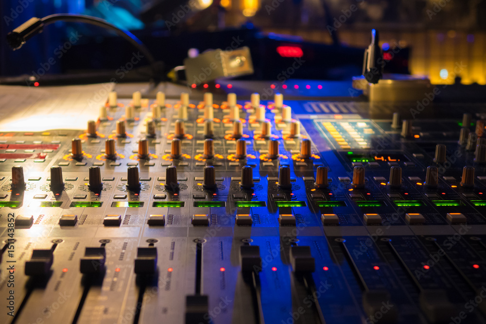 Obraz premium ライブハウスの音響装置