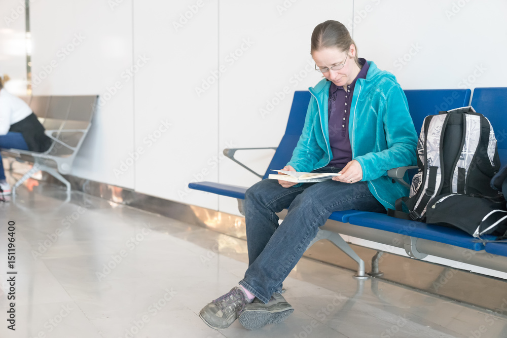 Warten am Flughafen - Buch lesen Warten am Flughafen - Buch lesen