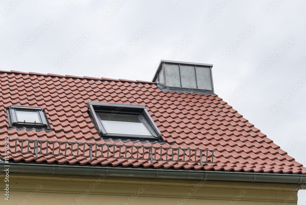 Schornstein auf einem Dach Schornstein auf einem Dach