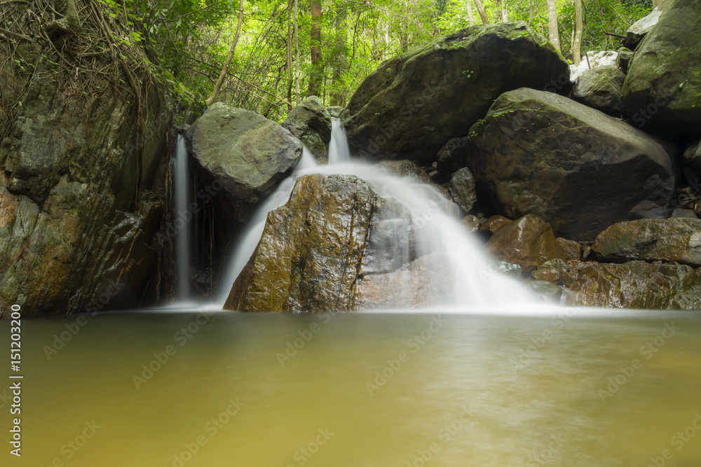 Fototapeta premium Beautiful Waterfalls Krok I Dok, Saraburi, Thailand