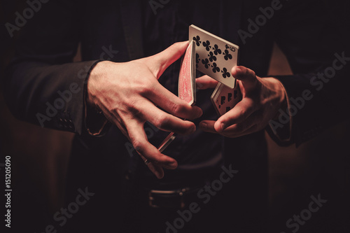 Bild auf Leinwand Man showing tricks with cards