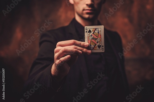 Schilderij op canvas Man showing tricks with cards