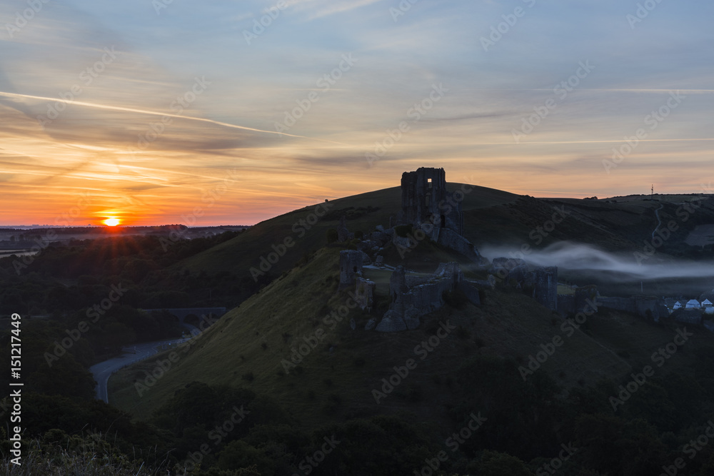 Fototapeta premium Sunrise over the ruins of Corfe Castle