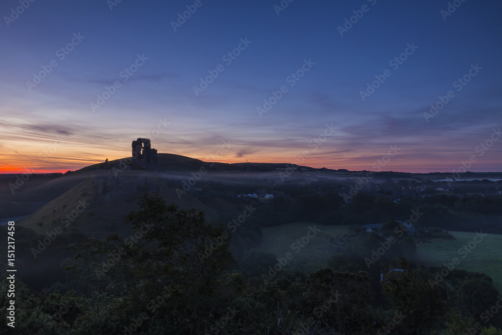Fototapeta premium Sunrise over the ruins of Corfe Castle