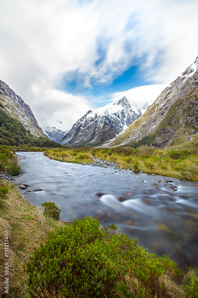Fluß zwischen Milford Sound und Te Anau in Neuseeland (New Zealand)