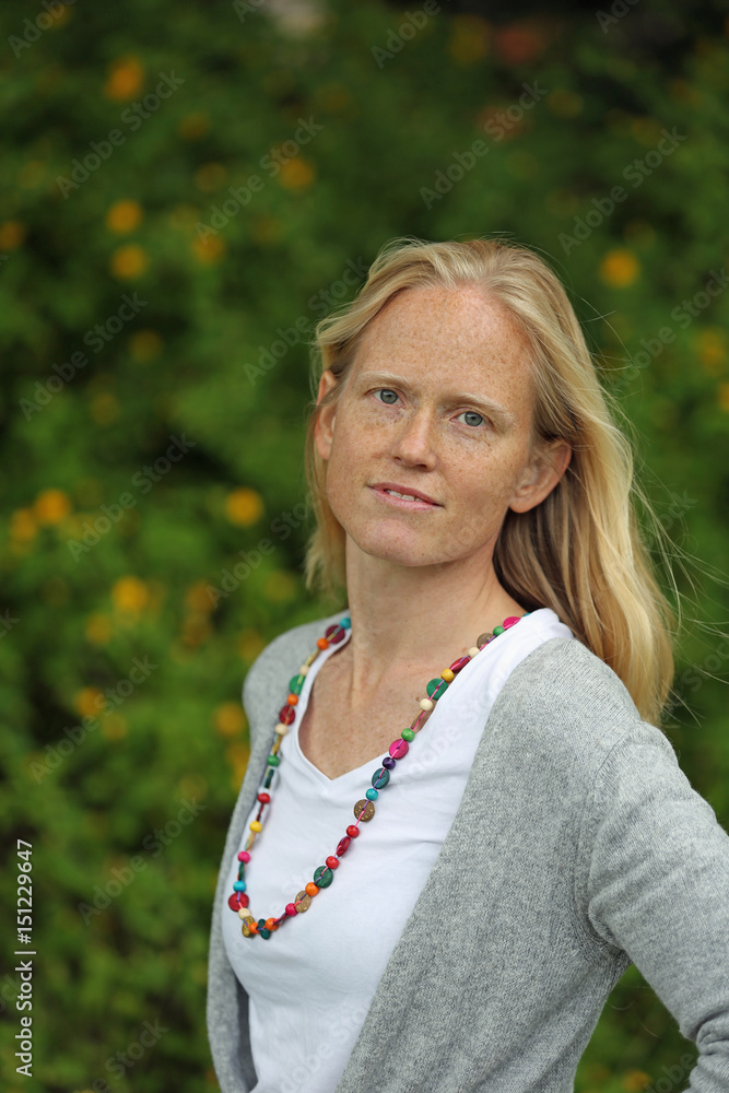 Fototapeta premium Selbstbewusste junge Frau