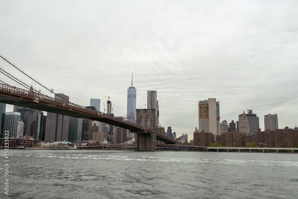 Fototapeta premium Widok na Brooklyn Bridge i Manhattan