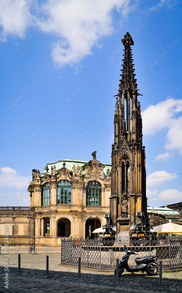 Zwinger und Cholerabrunnen, Dresden, Sachsen, Deutschland, Europa