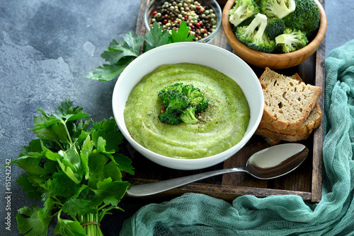 Broccoli cream soup, vegan, vegetarian eating, healthy food