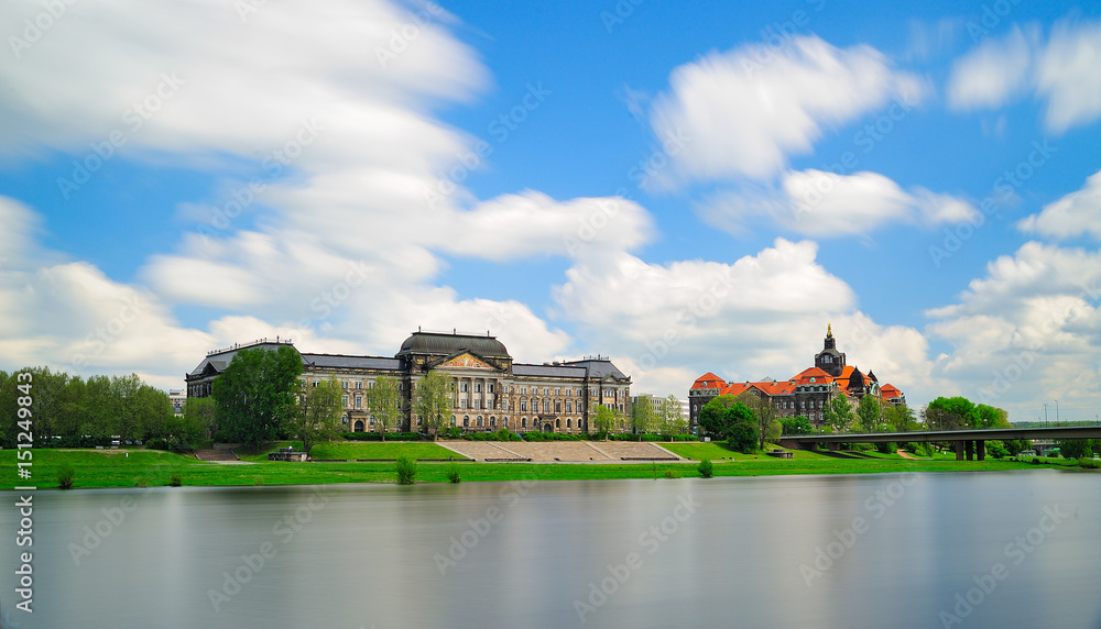 Sächsisches Staatsministerium der Finanzen, rechts die Sächsische Staatskanzlei, Dresden, Sachsen, Deutschland, Europa Sächsisches Staatsministerium der Finanzen, rechts die Sächsische Staatskanzlei, Dresden, Sachsen, Deutschland, Europa