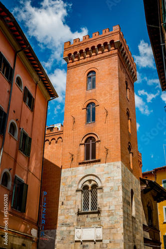 Wallpaper Mural Dans les rues de Pise Torontodigital.ca