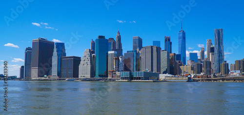 New York Manhattan Skyline - view from Brooklyn- MANHATTAN / NEW YORK - APRIL 1, 2017 © 4kclips