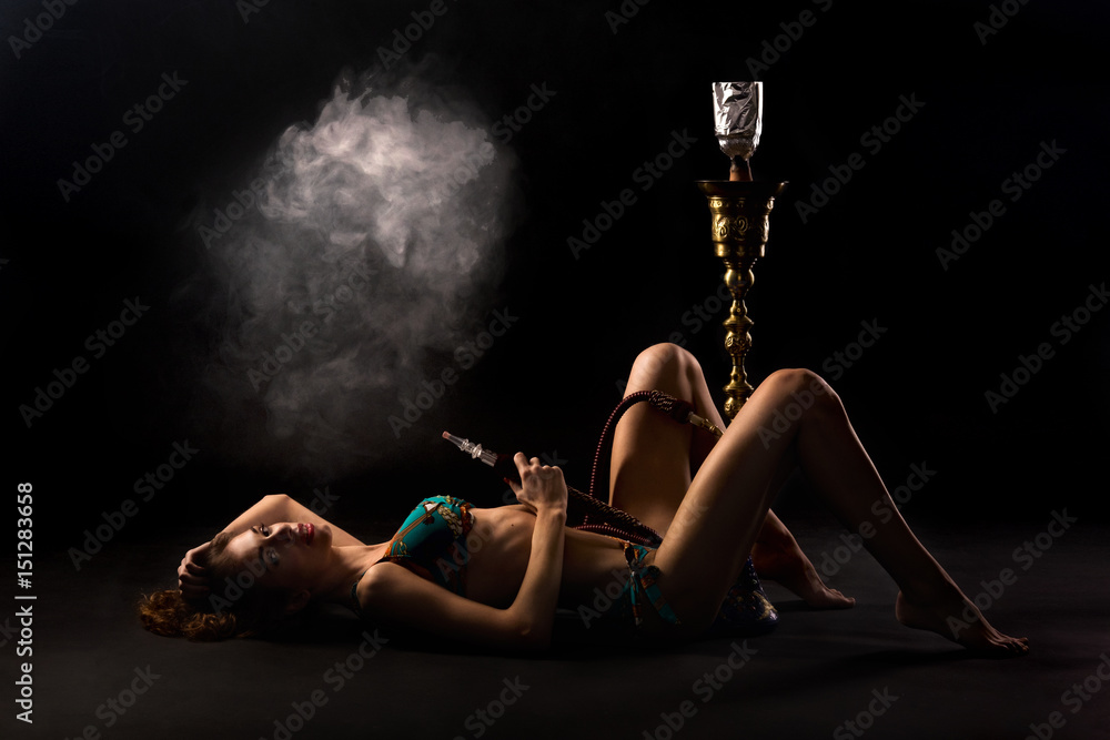 Naklejka premium girl with hookah