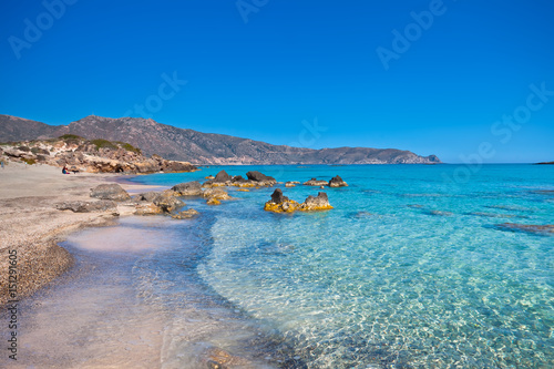 Wakacje na Krecie w Grecji. Idealna plaża Elafonisi z krystaliczną wodą. photo
