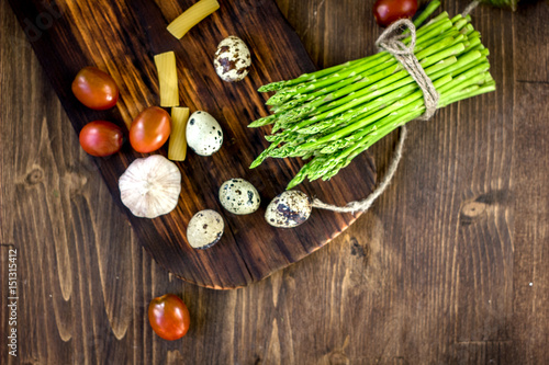 Fototapeta Naklejka Na Ścianę i Meble -  Top view of quail eggs, asparagus and vegetables.