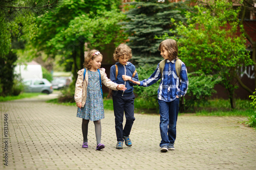 Three little friends go to school.