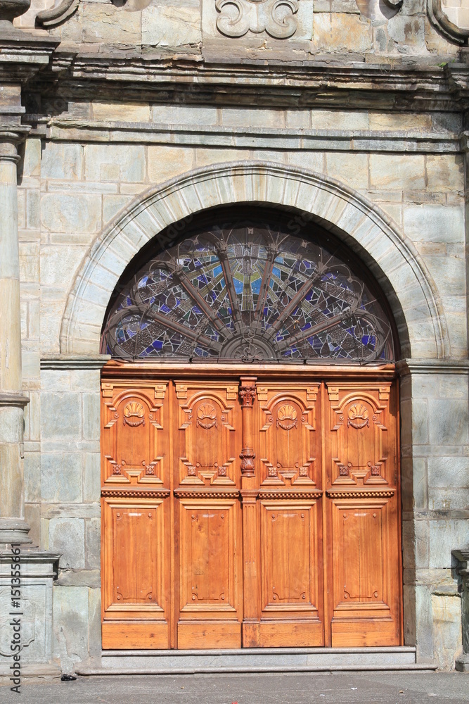 Iglesia de San Ignacio, detalle de fachada (puerta), Plazuela de San Ignacio. Medellín, Antioquia, Colombia. 