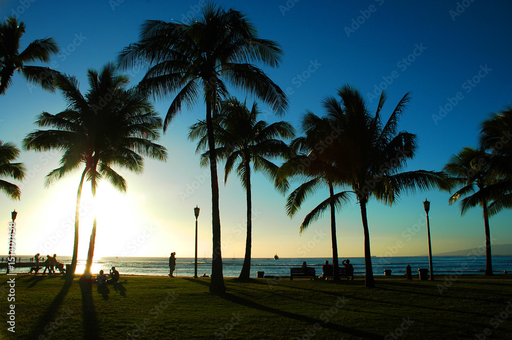 Obraz premium ワイキキビーチとワイキキビーチからのダイアモンドヘッド