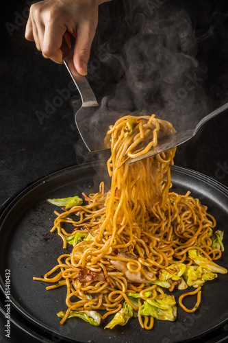 普通の焼きそば　Chow mein noodles dish