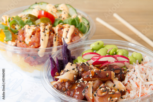 poké bowl. Ensalada estilo asiático 