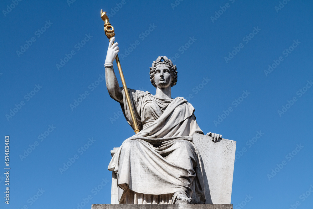Fototapeta premium Paris - Statue de la loi Assemblée Nationale