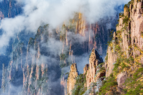 Fototapeta Naklejka Na Ścianę i Meble -  Colorful peaks of Huangshan National park.