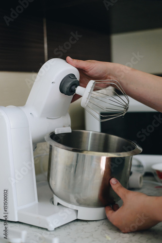 make mousee for cake on electric mixer