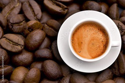 Kaffetasse mit Kaffeebohnen