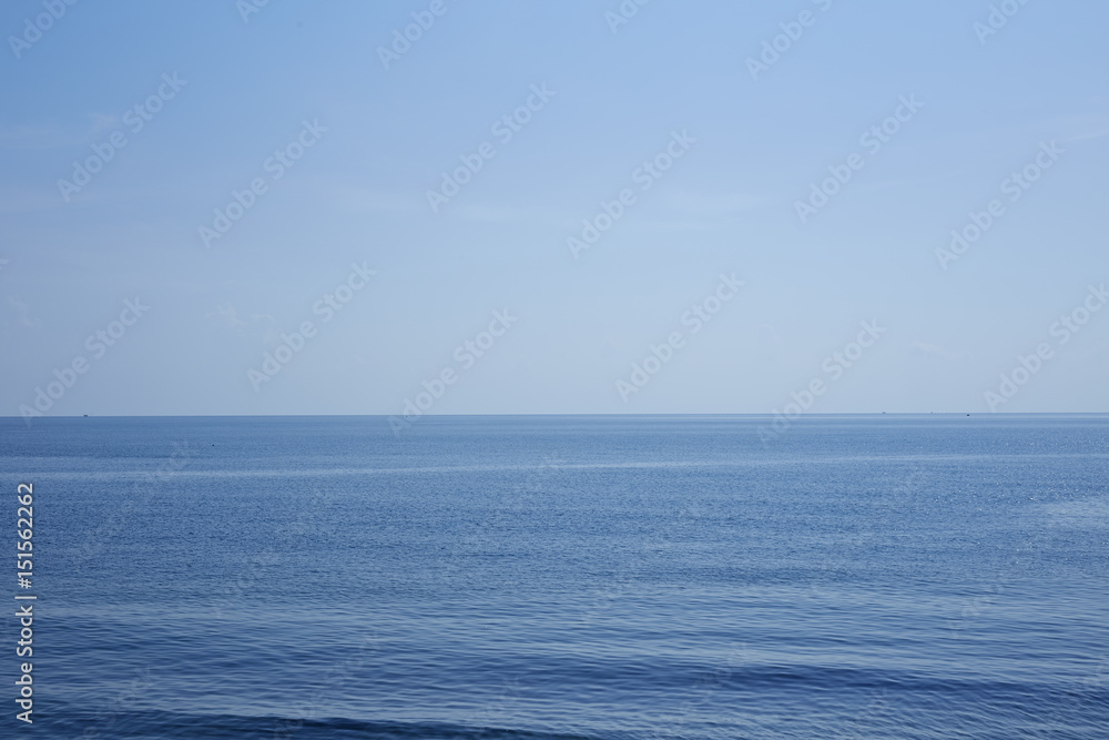 Obraz premium Blue sea waves and sky