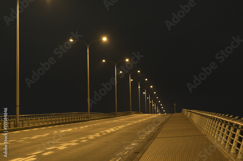 夜のハイウェイ