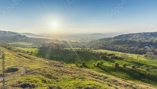Fotografie Bright Sun over Cotswold Way Valley