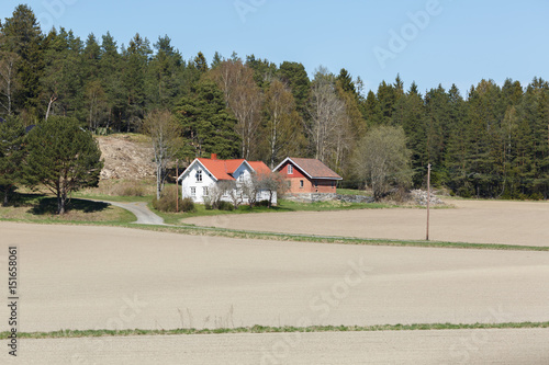 Farmhouse Landscape at sunny day © Keizt Photography
